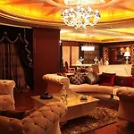 Cratos Premium Hotel, Casino, Port & מלון Kazaphani
