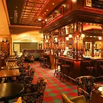 Cratos Premium Hotel, Casino, Port & מלון 5*