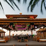 מלון Cratos Premium Hotel, Casino, Port & Kazaphani