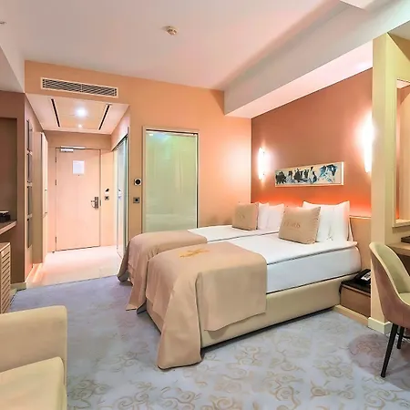 Cratos Premium Hotel, Casino, Port & ホテル Kazaphani