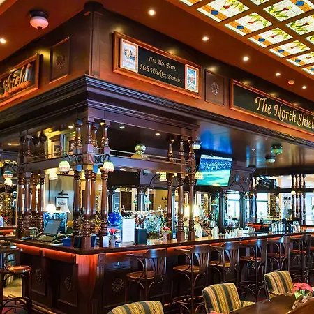 Cratos Premium Hotel, Casino, Port & ホテル Kazaphani