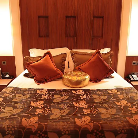 Cratos Premium Hotel, Casino, Port &