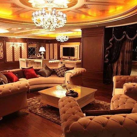 Cratos Premium Hotel, Casino, Port & Kazaphani