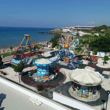Cratos Premium Hotel, Casino, Port &