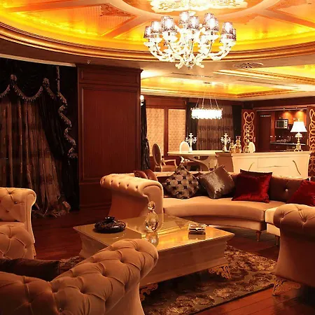 Cratos Premium Hotel, Casino, Port & Hotel Kazaphani