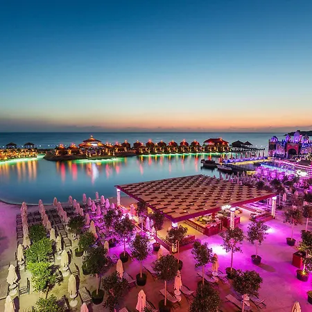 Cratos Premium Hotel, Casino, Port &