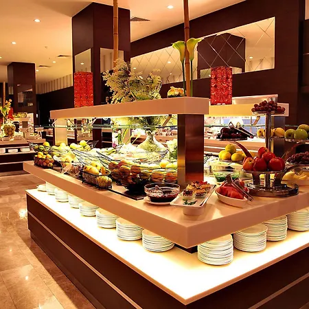 מלון Cratos Premium Hotel, Casino, Port & Kazaphani
