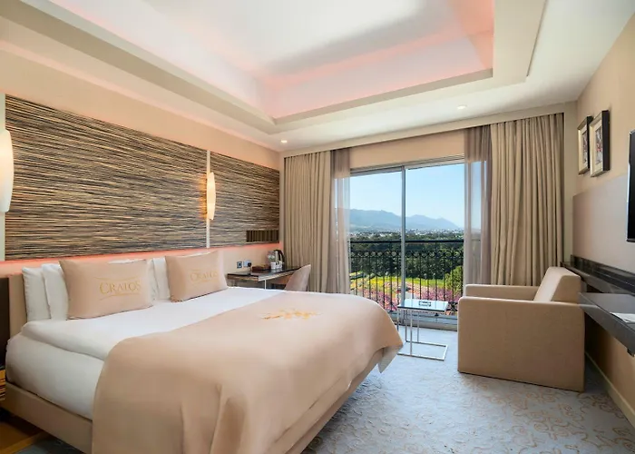 Cratos Premium Hotel, Casino, Port & ホテル Kazaphani