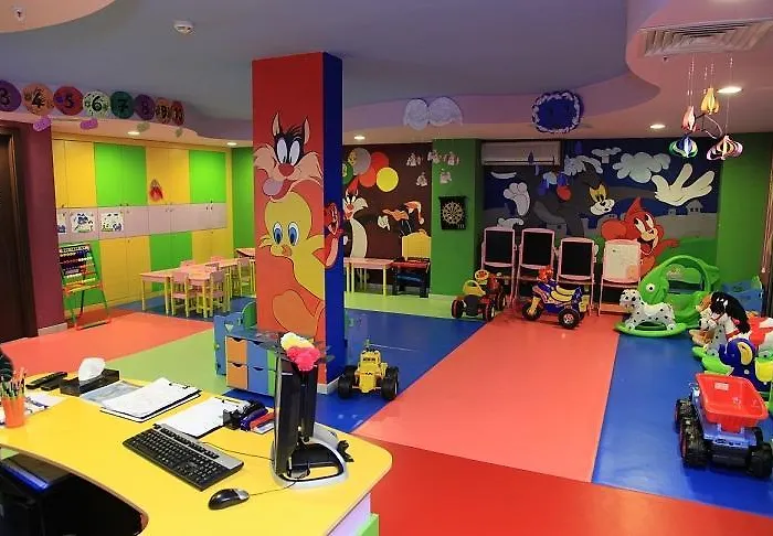 ホテル Cratos Premium Hotel, Casino, Port & Kazaphani