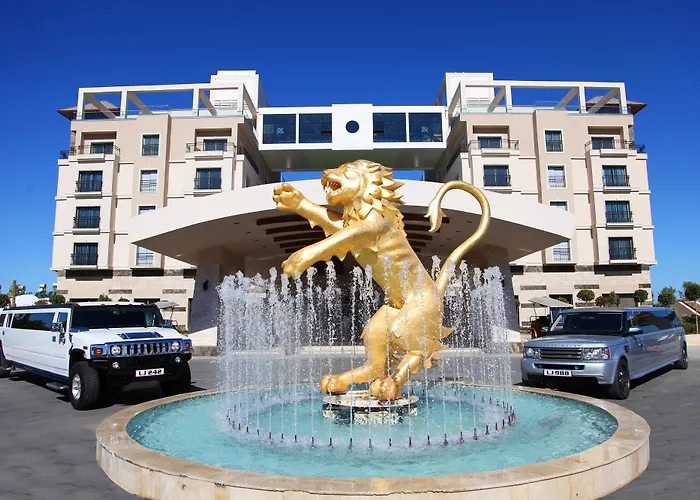 Cratos Premium Hotel, Casino, Port & ホテル Kazaphani