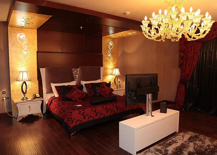 Cratos Premium Hotel, Casino, Port & Kazaphani