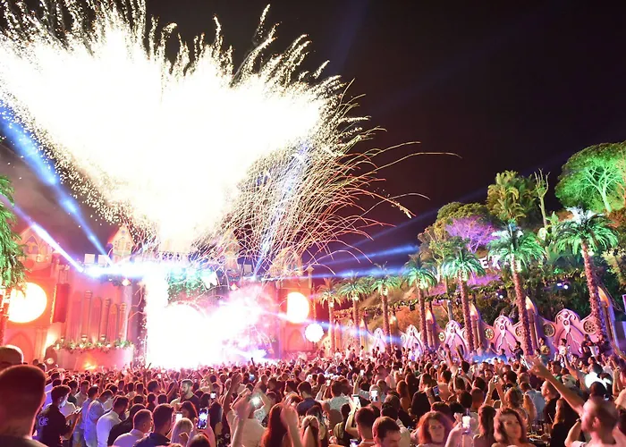 ホテル Cratos Premium Hotel, Casino, Port & Kazaphani