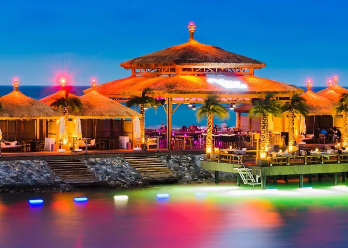 Cratos Premium Hotel, Casino, Port & ホテル