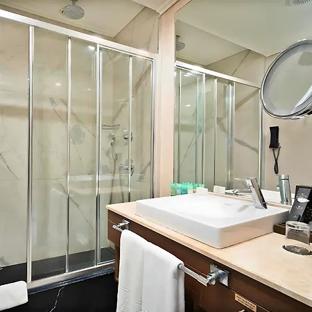 Cratos Premium Hotel, Casino, Port &