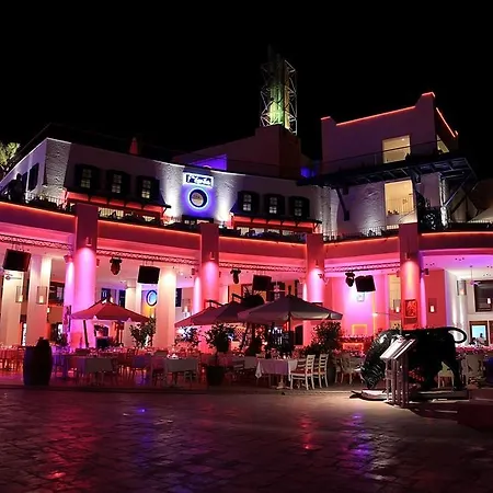 Otel Cratos Premium Hotel, Casino, Port &
