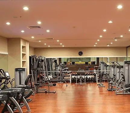 Cratos Premium Hotel, Casino, Port & מלון Kazaphani