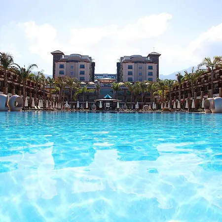 Cratos Premium Hotel, Casino, Port & Hotel Kazaphani