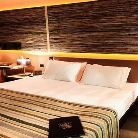 Hotel Cratos Premium Hotel, Casino, Port &