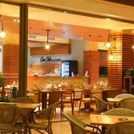Cratos Premium Hotel, Casino, Port & ホテル