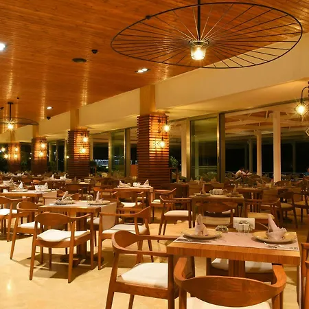 Cratos Premium Hotel, Casino, Port & Ξενοδοχείο