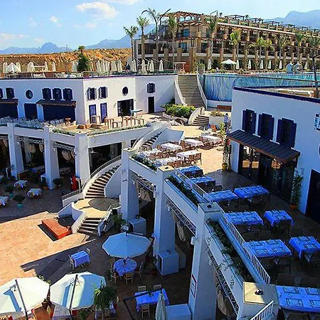 Cratos Premium Hotel, Casino, Port & Kazaphani