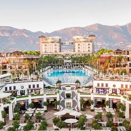 Cratos Premium Hotel, Casino, Port & 5* Kazaphani