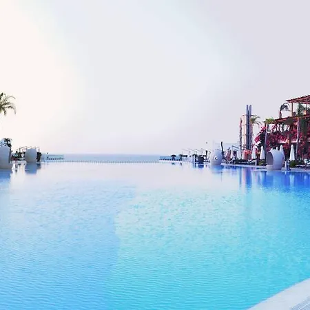 Hotel Cratos Premium Hotel, Casino, Port & Kazaphani