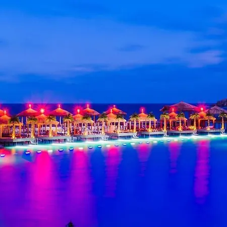 Cratos Premium Hotel, Casino, Port & Kazaphani