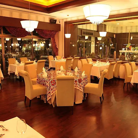 Ξενοδοχείο Cratos Premium Hotel, Casino, Port & Kazaphani