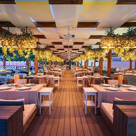 Cratos Premium Hotel, Casino, Port & 5* Kazaphani