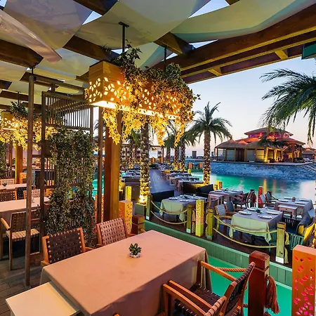 Cratos Premium Hotel, Casino, Port & Otel