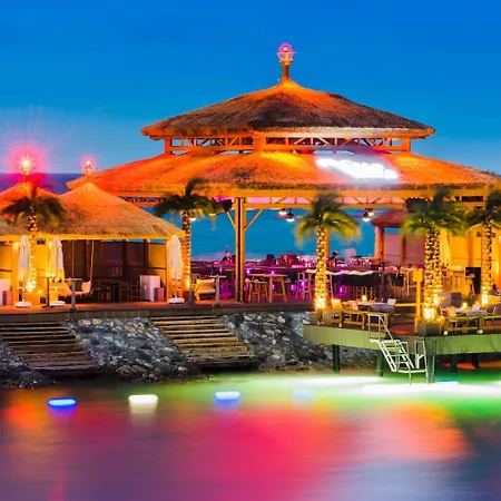 Cratos Premium Hotel, Casino, Port & Otel