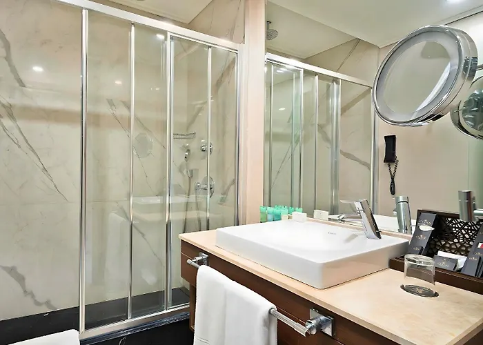 Cratos Premium Hotel, Casino, Port &