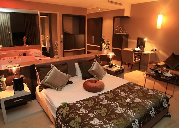 Hotel Cratos Premium Hotel, Casino, Port &