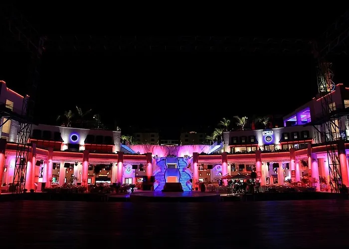 Cratos Premium Hotel, Casino, Port & ホテル