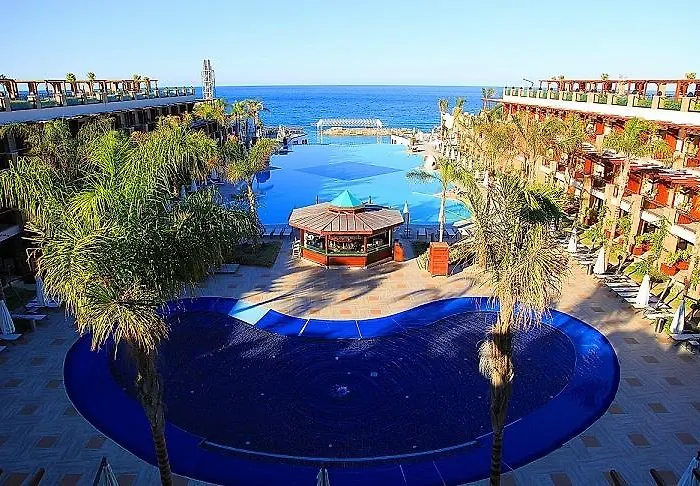 Cratos Premium Hotel, Casino, Port & 5* Kazaphani