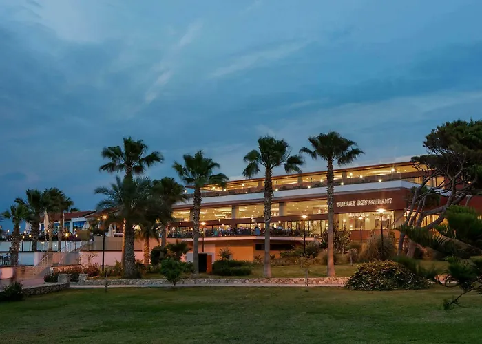 Cratos Premium Hotel, Casino, Port & Kazaphani