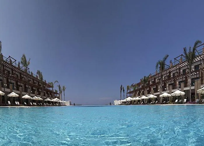 Hotel Cratos Premium Hotel, Casino, Port & Kazaphani