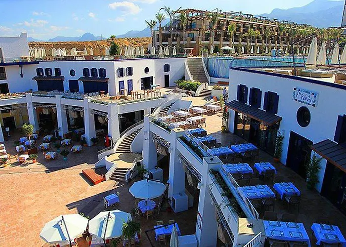 Cratos Premium Hotel, Casino, Port & Kazaphani