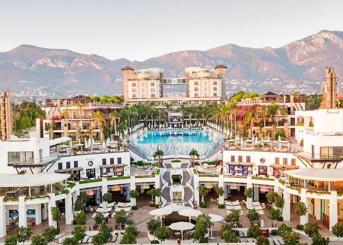 Cratos Premium Hotel, Casino, Port & 5* Kazaphani