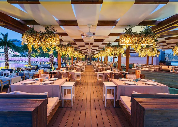 Cratos Premium Hotel, Casino, Port & 5* Kazaphani