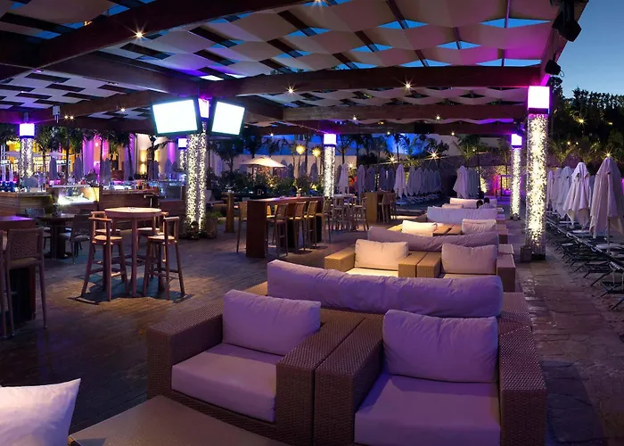 Cratos Premium Hotel, Casino, Port & Kazaphani