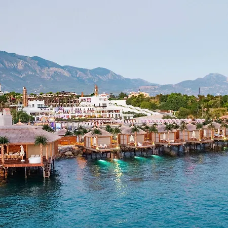 Ξενοδοχείο Cratos Premium Hotel, Casino, Port & Kazaphani